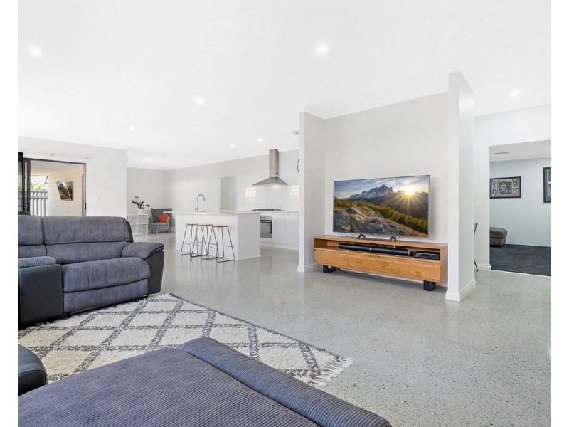 14 Balivanich Loop, Seville Grove WA 6112