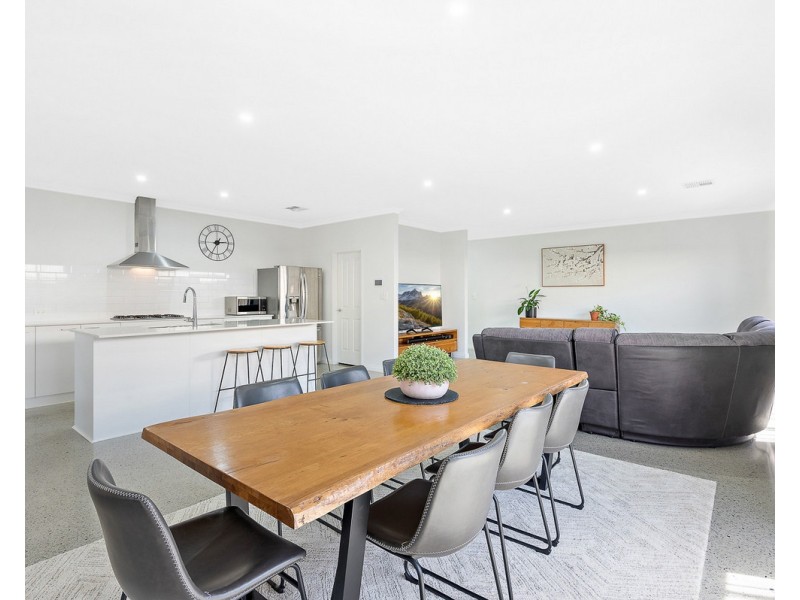 14 Balivanich Loop, Seville Grove WA 6112