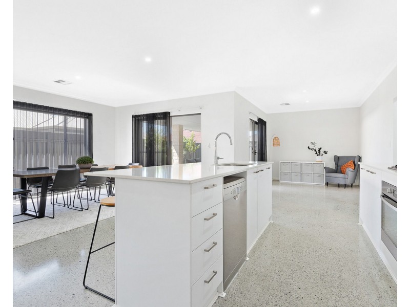 14 Balivanich Loop, Seville Grove WA 6112