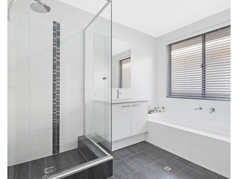 14 Balivanich Loop, Seville Grove WA 6112
