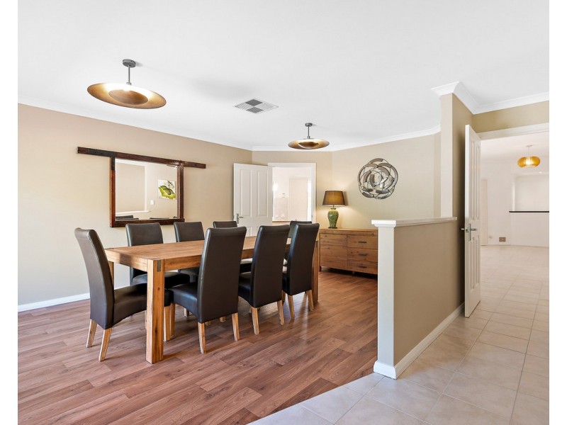 2 Kruseana Grove, Roleystone WA 6111