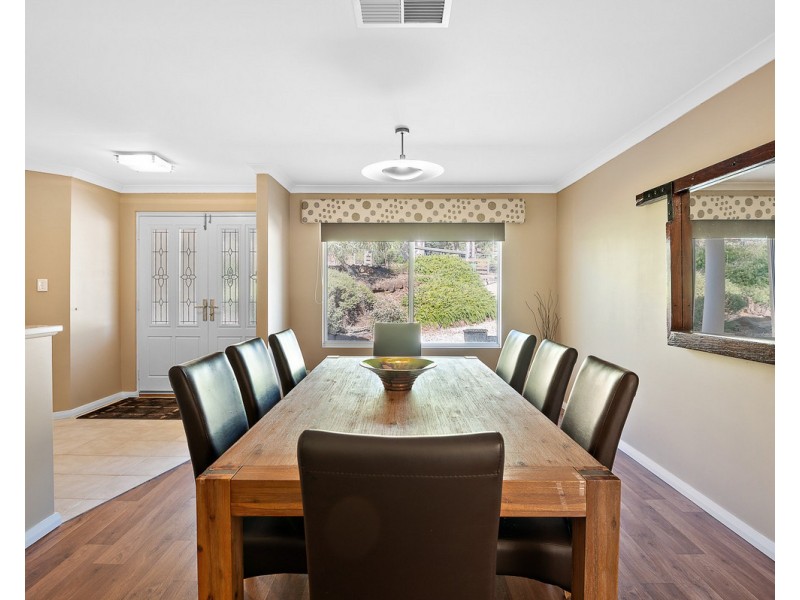 2 Kruseana Grove, Roleystone WA 6111