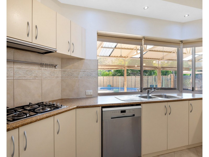 2 Kruseana Grove, Roleystone WA 6111