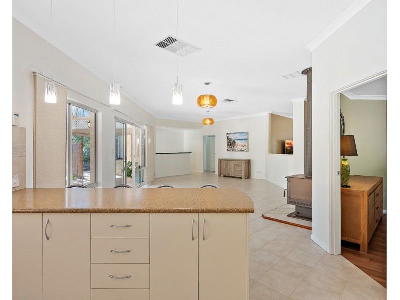 2 Kruseana Grove, Roleystone WA 6111