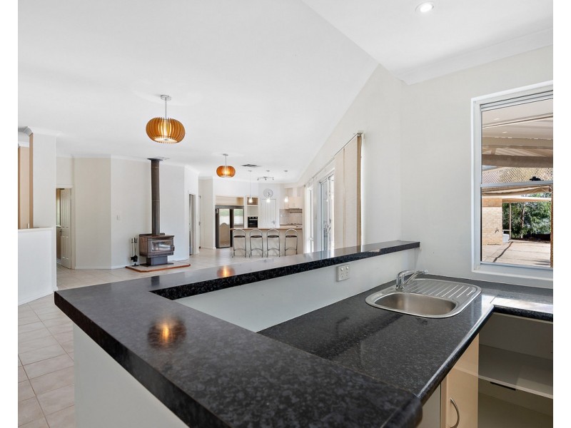 2 Kruseana Grove, Roleystone WA 6111