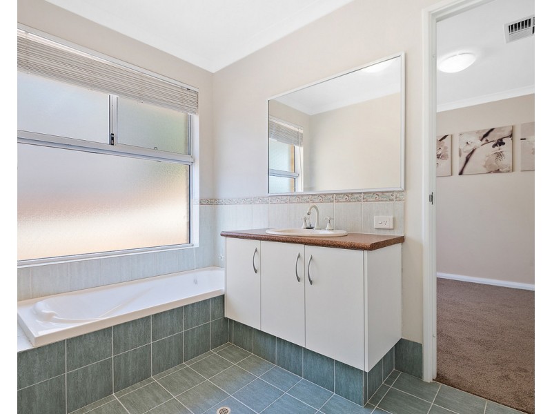 2 Kruseana Grove, Roleystone WA 6111