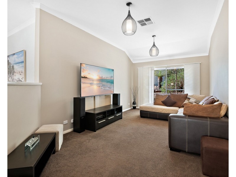 2 Kruseana Grove, Roleystone WA 6111