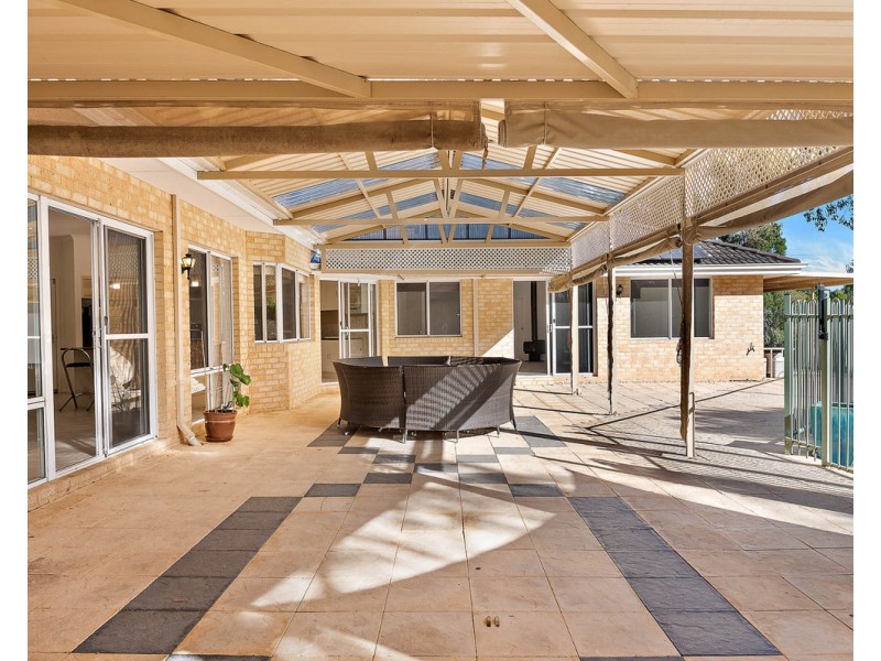 2 Kruseana Grove, Roleystone WA 6111