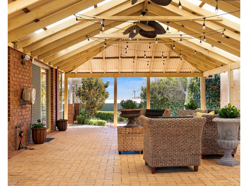 8 Claret Place, Mount Richon WA 6112