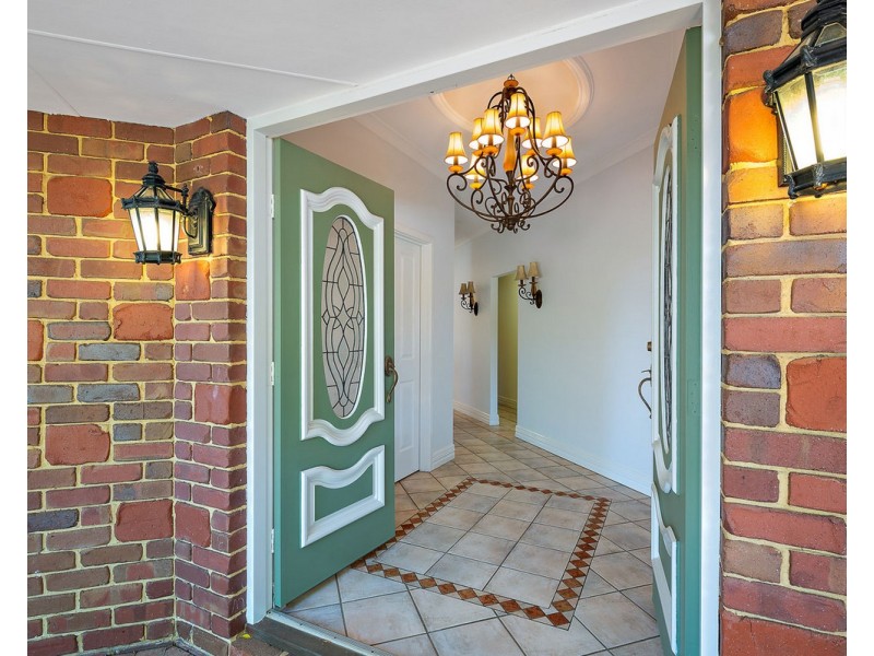 8 Claret Place, Mount Richon WA 6112