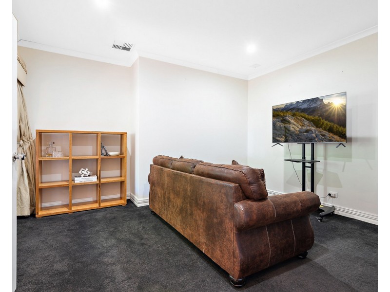 8 Claret Place, Mount Richon WA 6112