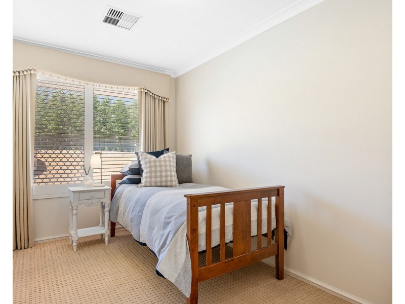 8 Claret Place, Mount Richon WA 6112