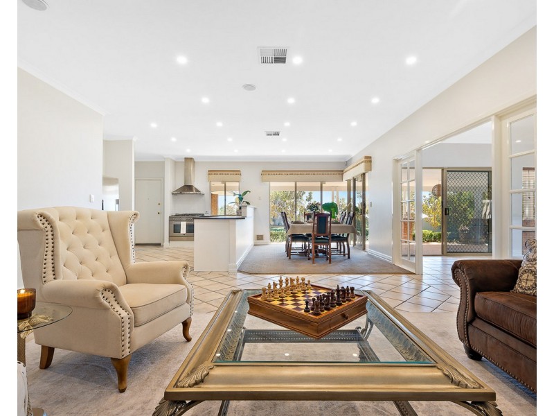 8 Claret Place, Mount Richon WA 6112