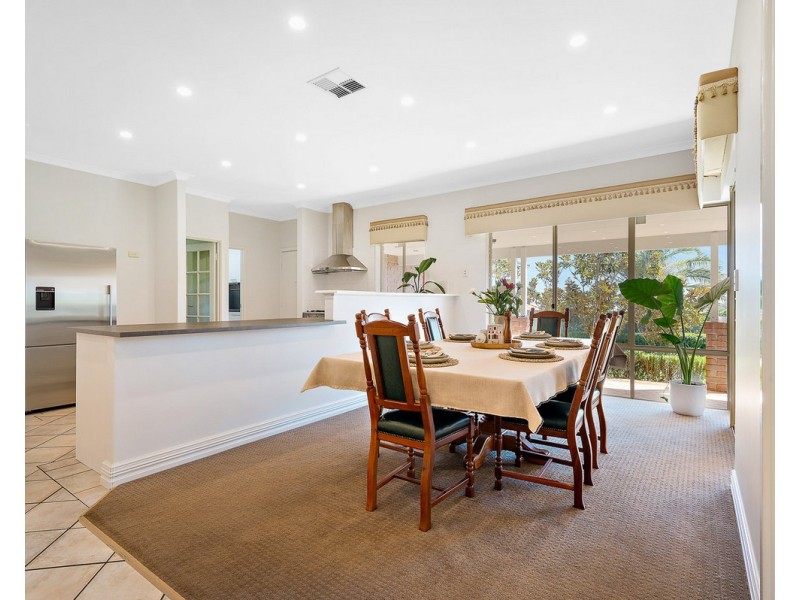 8 Claret Place, Mount Richon WA 6112