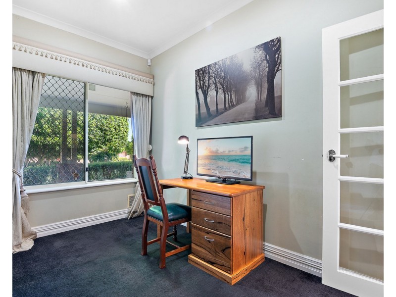 8 Claret Place, Mount Richon WA 6112