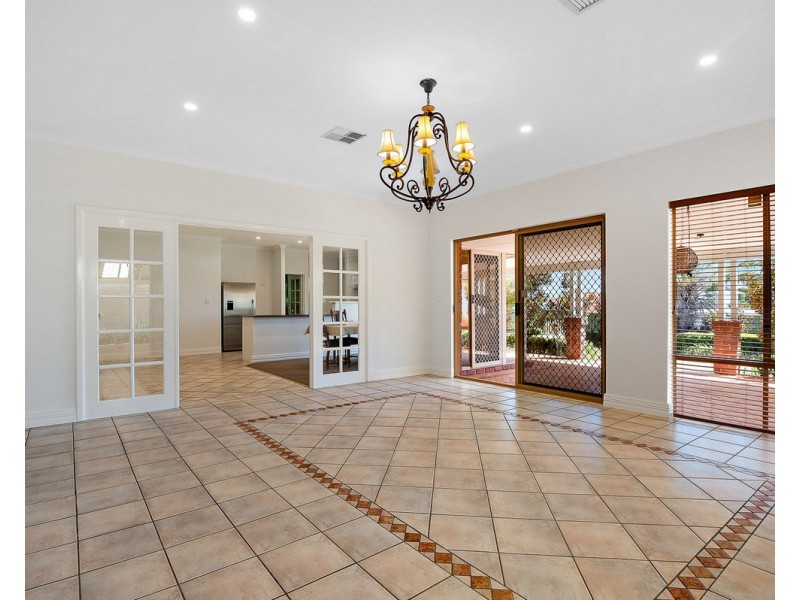 8 Claret Place, Mount Richon WA 6112