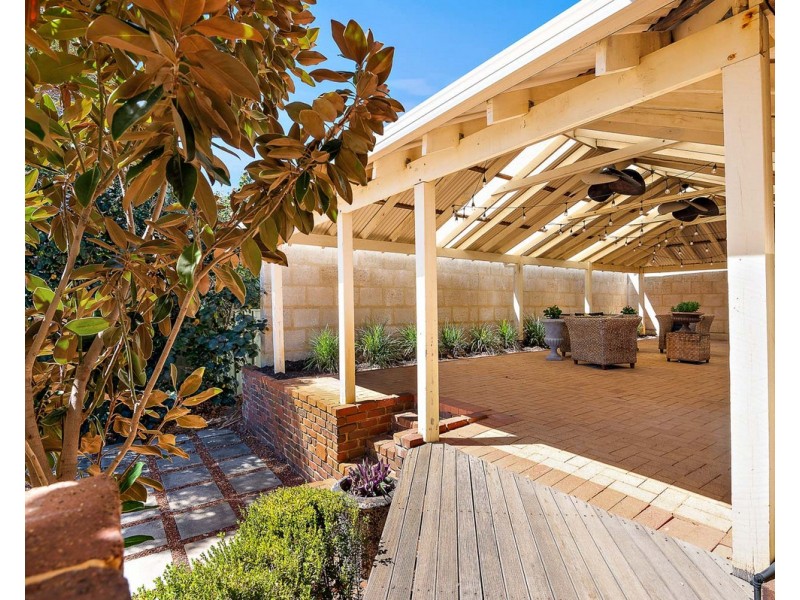 8 Claret Place, Mount Richon WA 6112