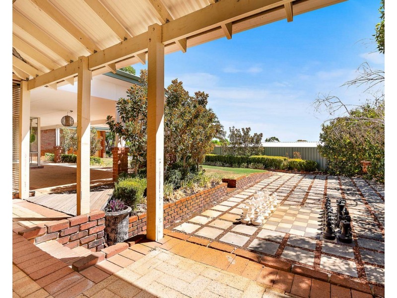 8 Claret Place, Mount Richon WA 6112