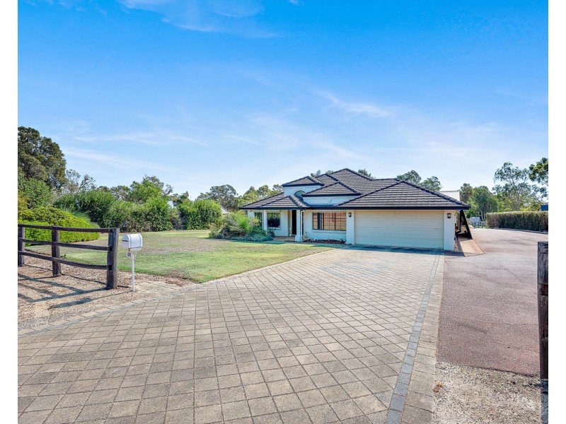 32 Bruns Drive, Darling Downs WA 6122