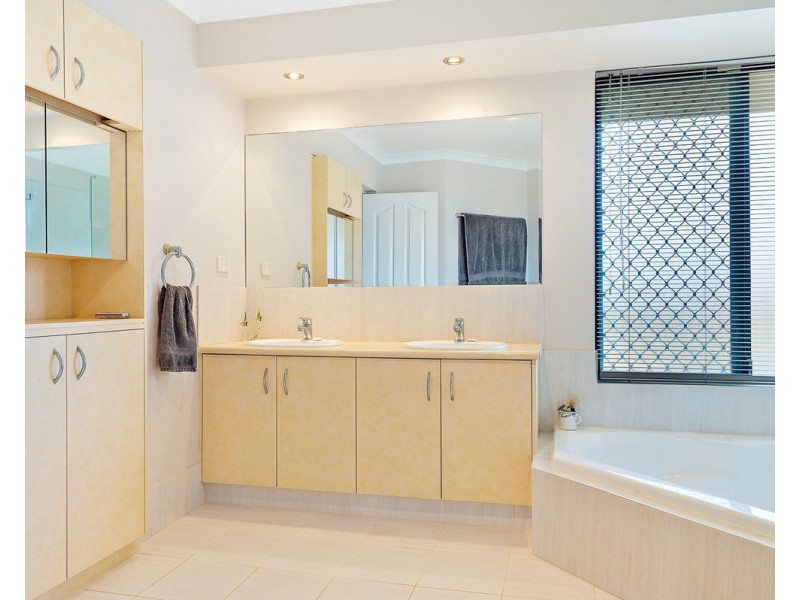 32 Bruns Drive, Darling Downs WA 6122