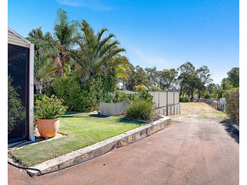 32 Bruns Drive, Darling Downs WA 6122