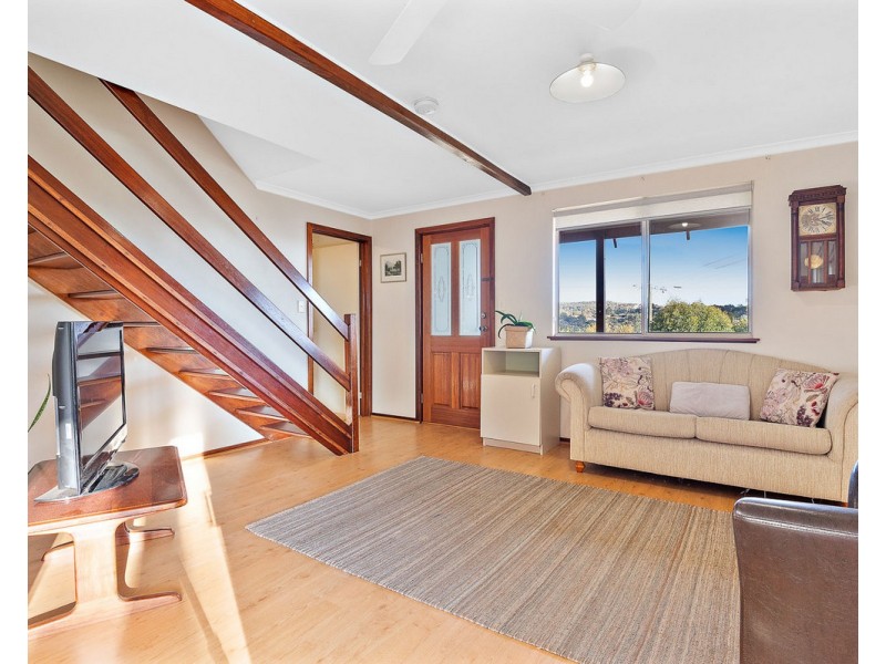 27 Wangoola Terrace, Mount Nasura WA 6112