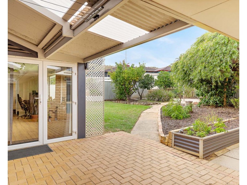 13 Anembo Place, Kelmscott WA 6111