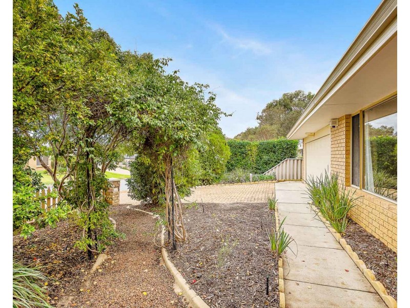 13 Anembo Place, Kelmscott WA 6111