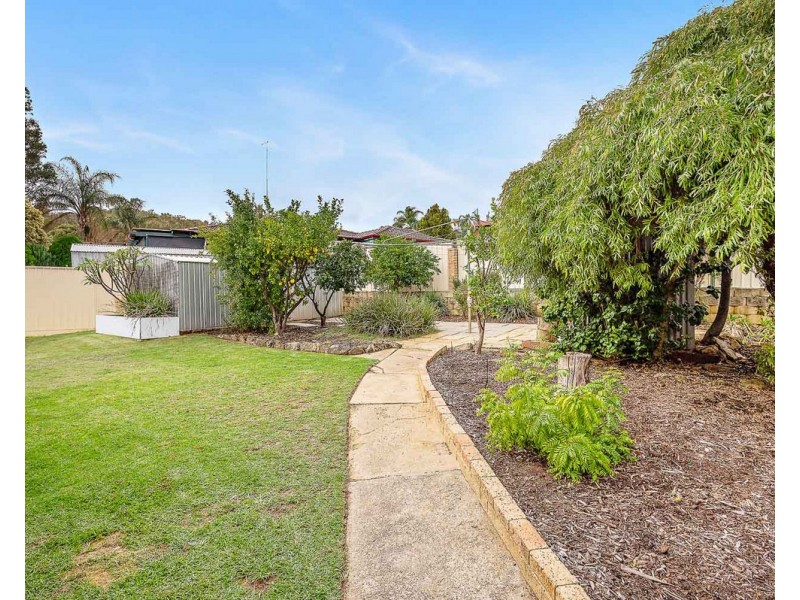 13 Anembo Place, Kelmscott WA 6111