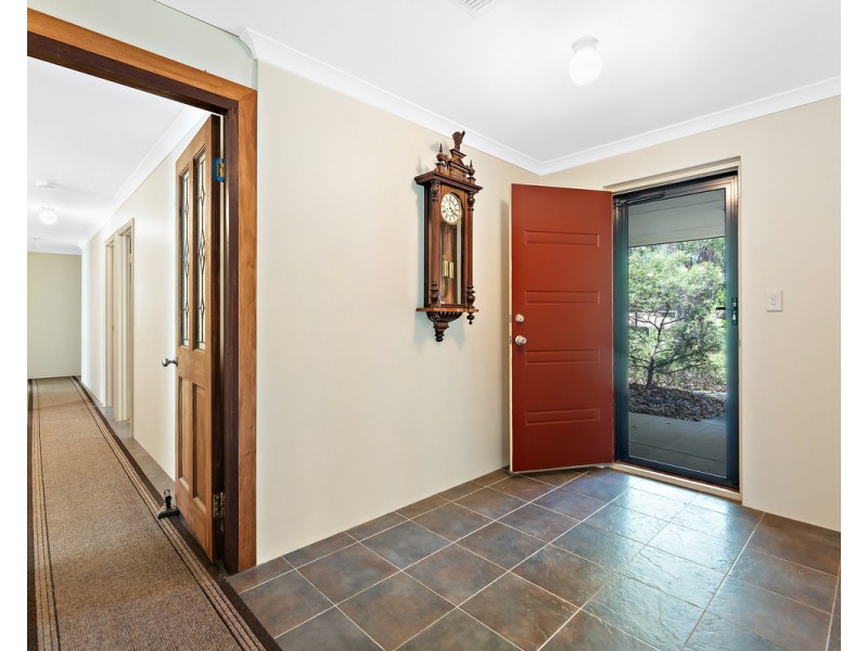 15 Aviemore Drive, Bedfordale WA 6112