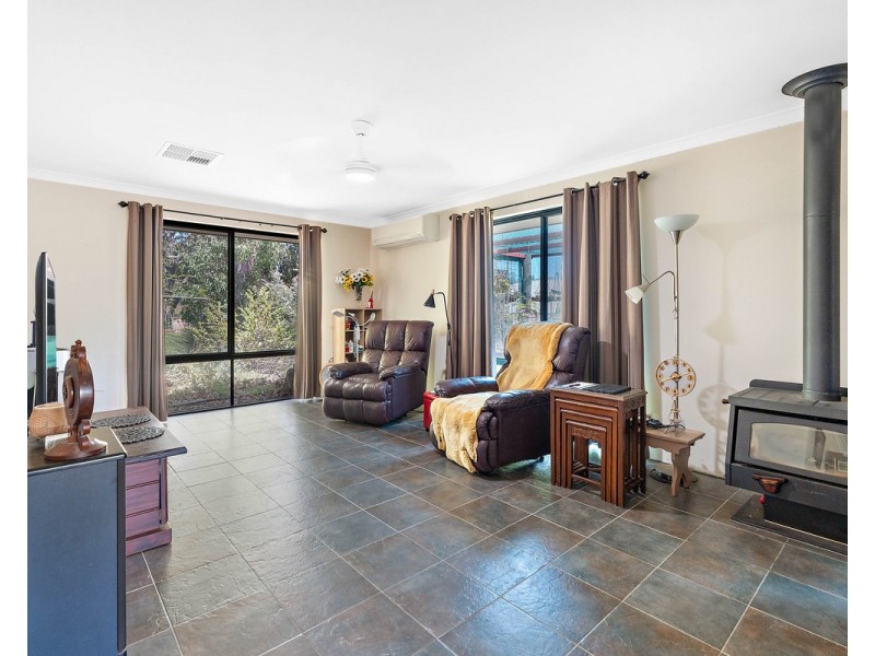 15 Aviemore Drive, Bedfordale WA 6112