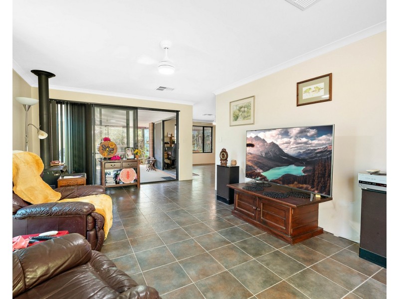 15 Aviemore Drive, Bedfordale WA 6112