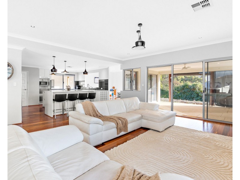 14 Paull View, Bedfordale WA 6112