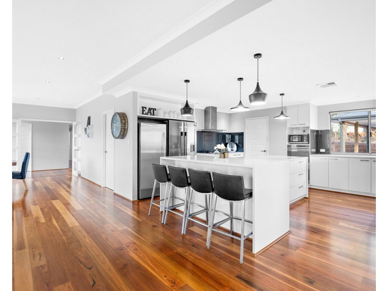 14 Paull View, Bedfordale WA 6112