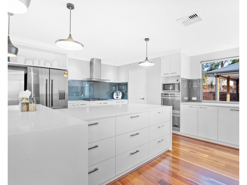 14 Paull View, Bedfordale WA 6112