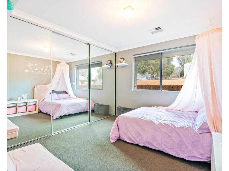 14 Paull View, Bedfordale WA 6112