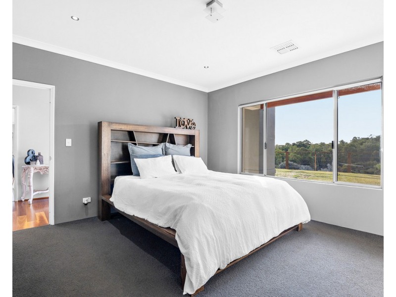 14 Paull View, Bedfordale WA 6112