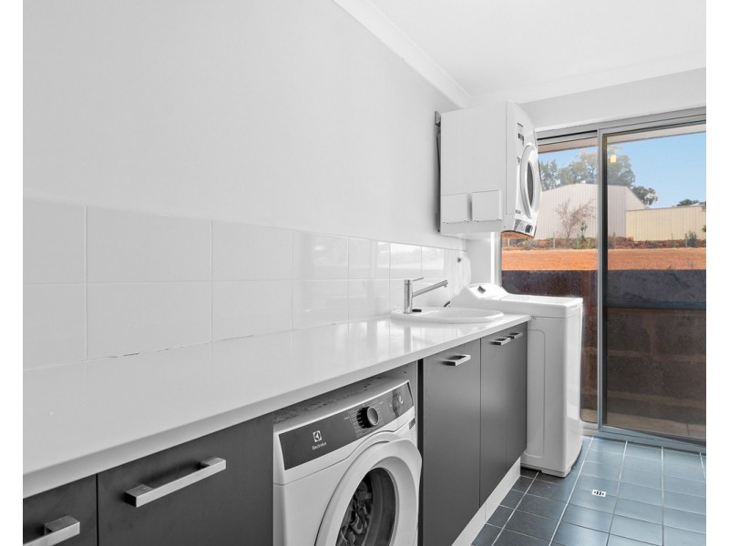 14 Paull View, Bedfordale WA 6112