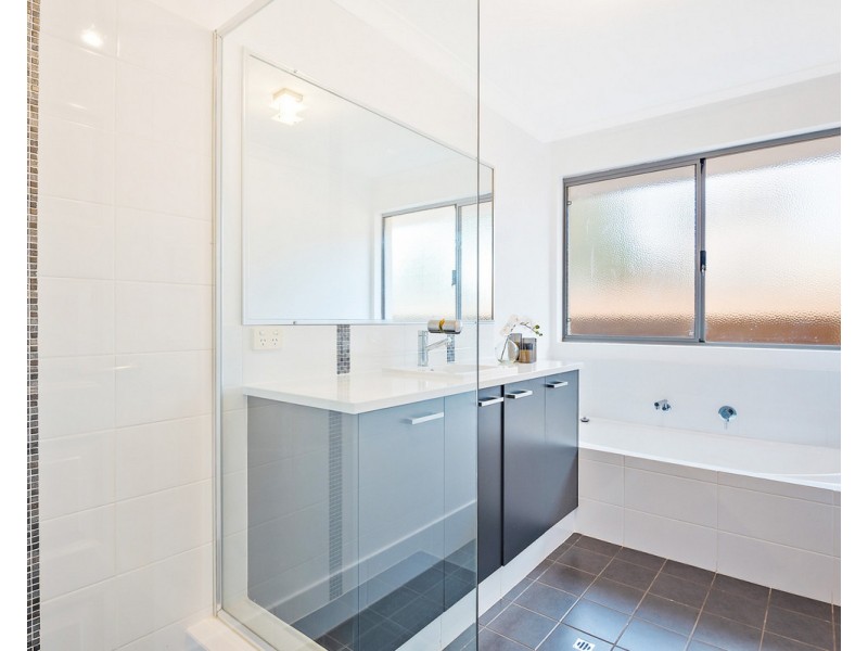 14 Paull View, Bedfordale WA 6112