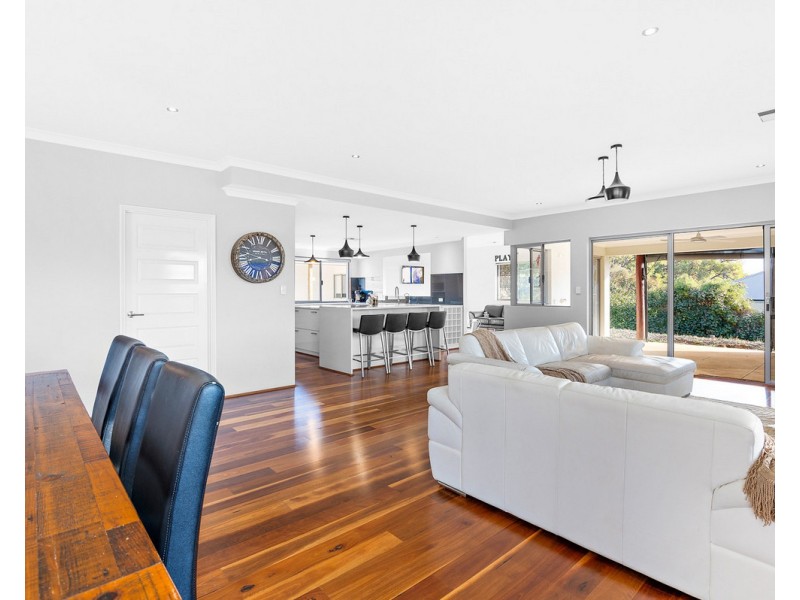 14 Paull View, Bedfordale WA 6112