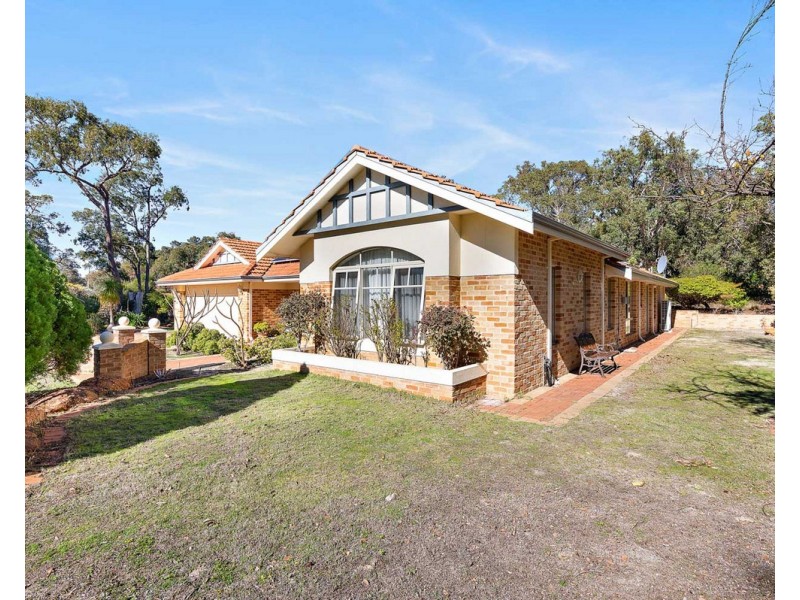 6 Dumas Drive, Bedfordale WA 6112
