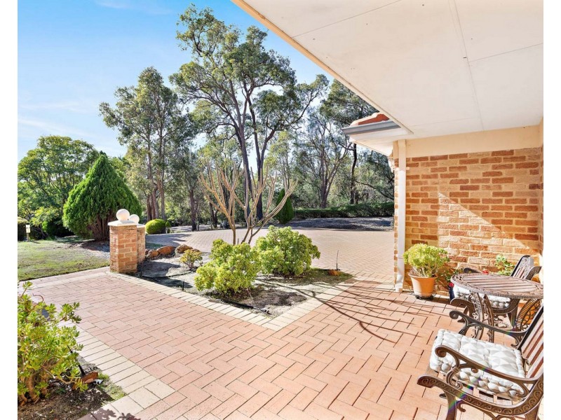 6 Dumas Drive, Bedfordale WA 6112