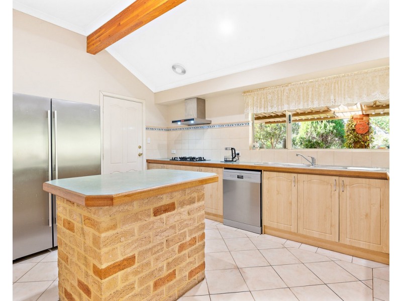 6 Dumas Drive, Bedfordale WA 6112