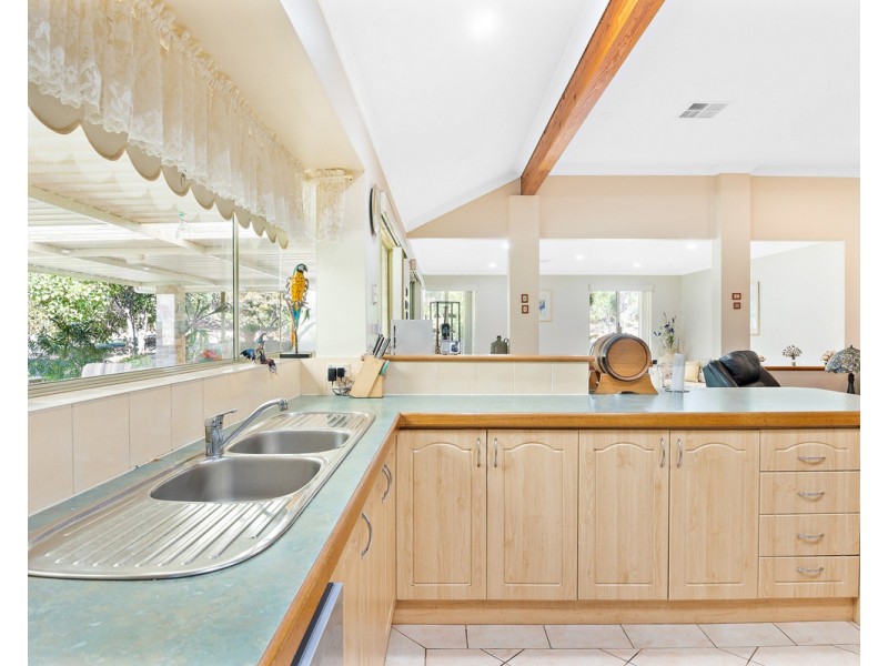 6 Dumas Drive, Bedfordale WA 6112