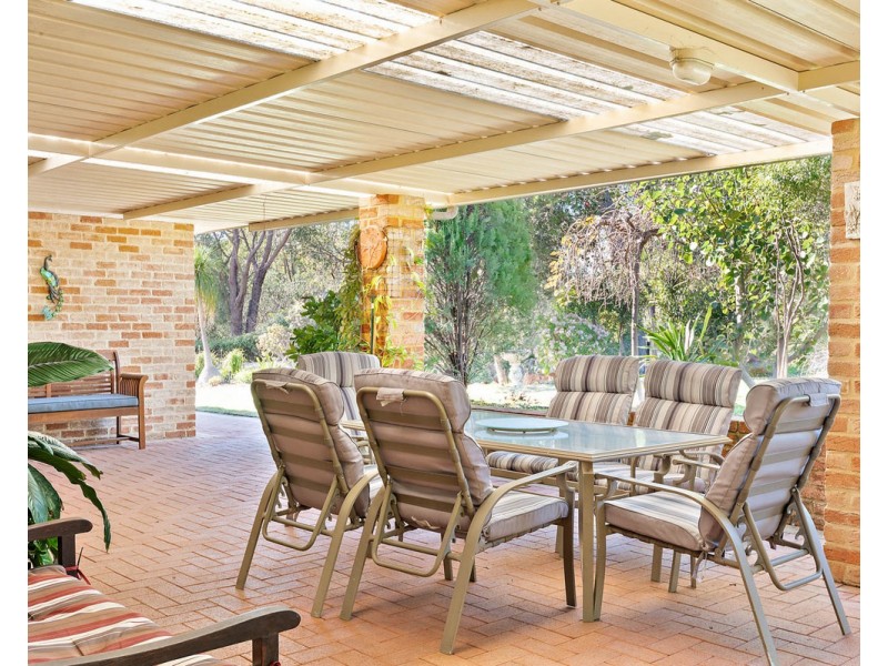 6 Dumas Drive, Bedfordale WA 6112