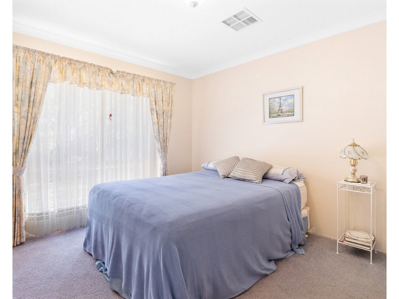 6 Dumas Drive, Bedfordale WA 6112