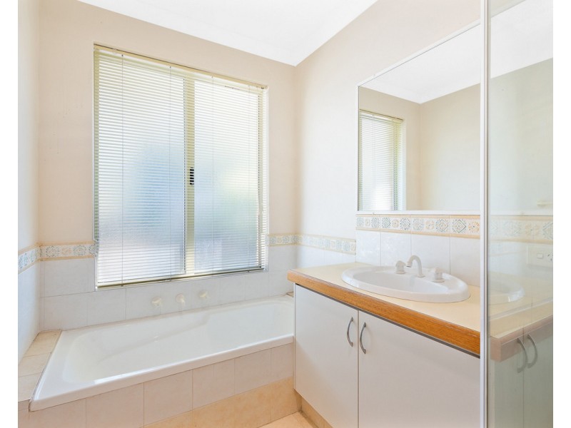 6 Dumas Drive, Bedfordale WA 6112