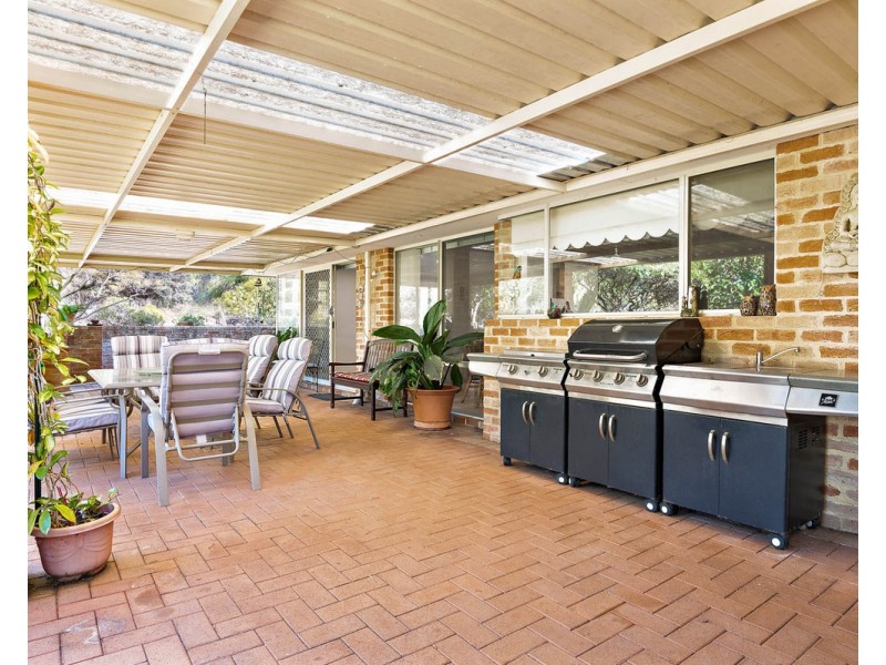 6 Dumas Drive, Bedfordale WA 6112