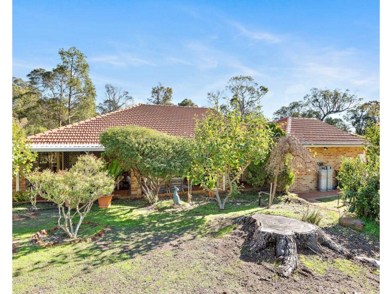 6 Dumas Drive, Bedfordale WA 6112