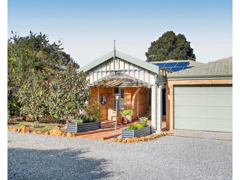 8 Blissett Drive, Bedfordale WA 6112